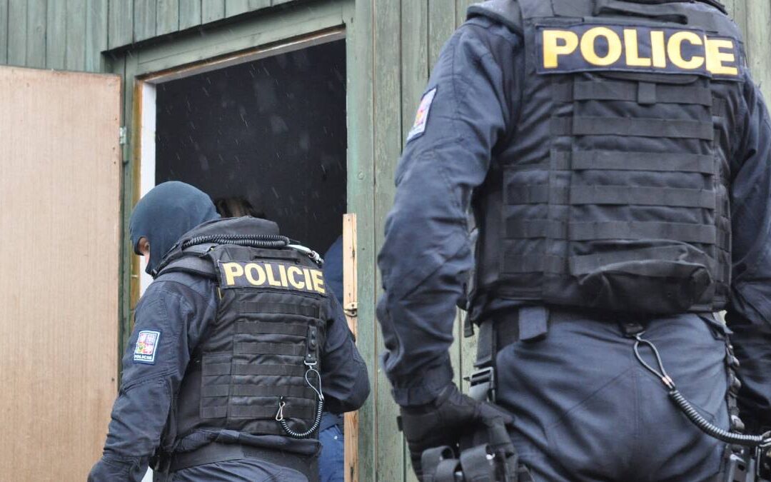 Bleskové vyšetřování. Policisté obvinili recividistu z vraždy ženy v Chomutově